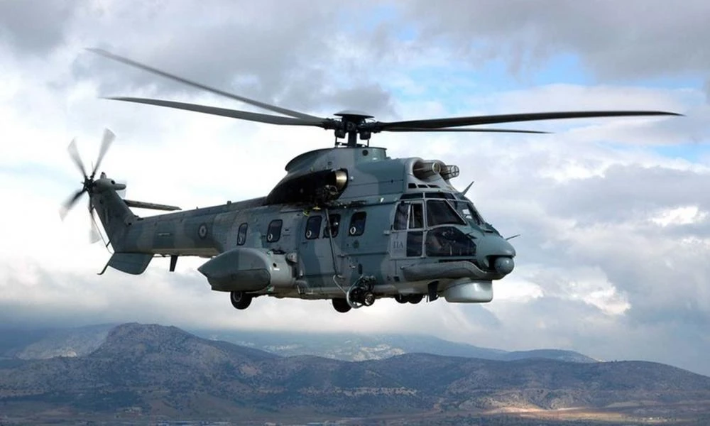 Συναγερμός στην Χίο: Super Puma παρέλαβε 2 ναυτικούς που τραυματίστηκαν σε δεξαμενόπλοιο